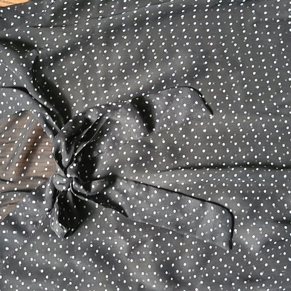 2/$25 Sheer sleeveless top with front bow. Size xs petite new condition - Picture 4 of 4